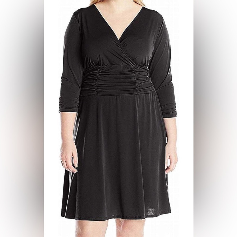 Black V-neck 3/4 sleeve knee length dress with ruching at the waist -size 2X NWT